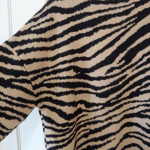 SANCTUARY zebra print long sleeves sweater - Picture 9 of 11